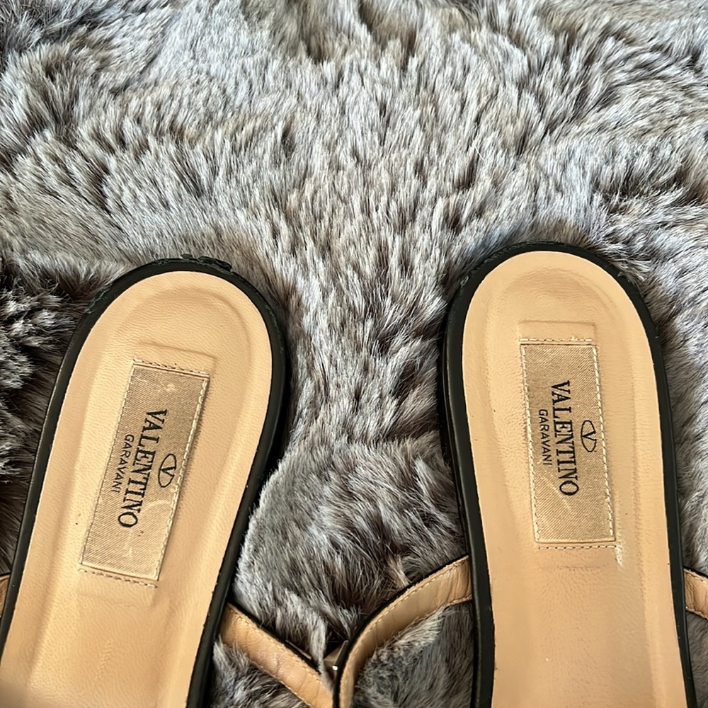 Valentino Garavani Black Rockstud Flat Slide Sandals - Picture 14 of 14